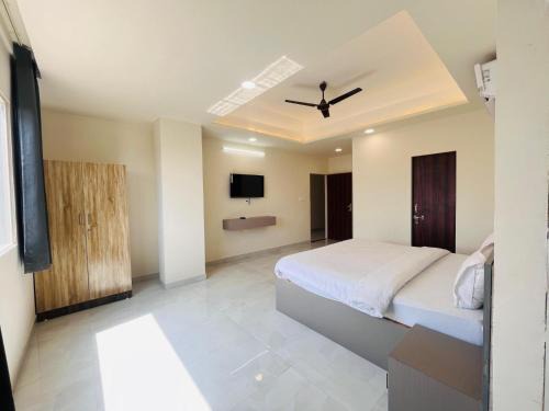 Malviya Nagar Hotel | Hotel Silver Stay
