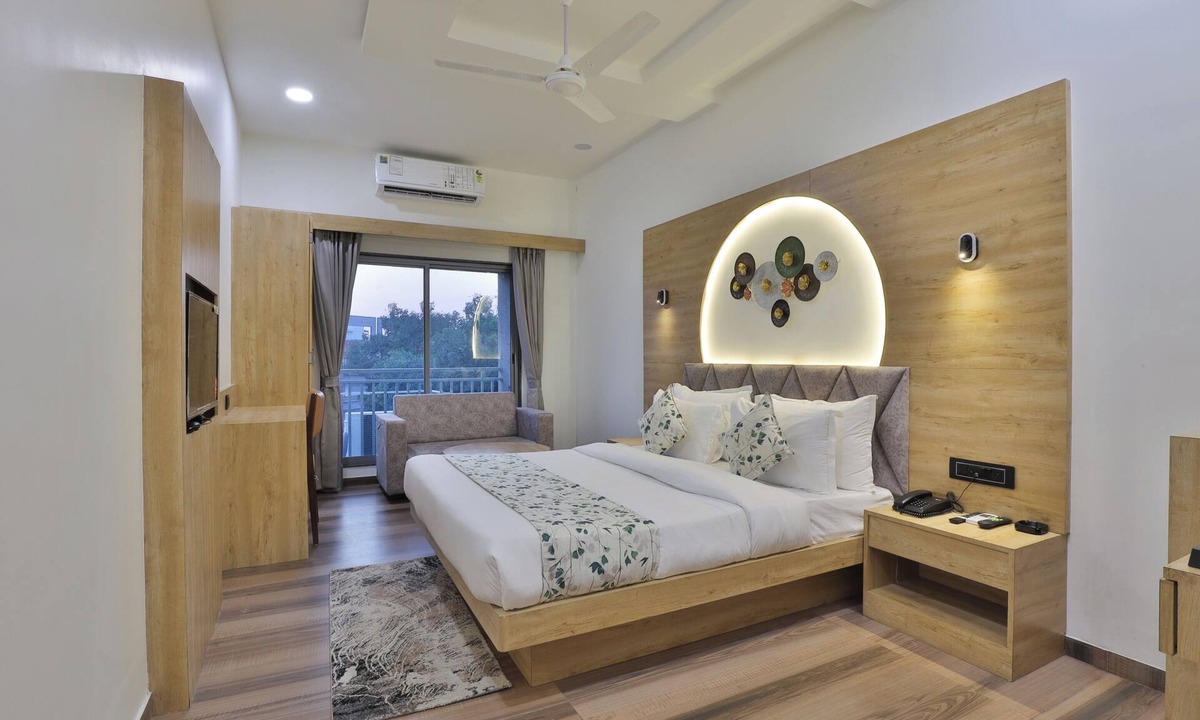 Anand Hotel | Hotel SR Laxmi