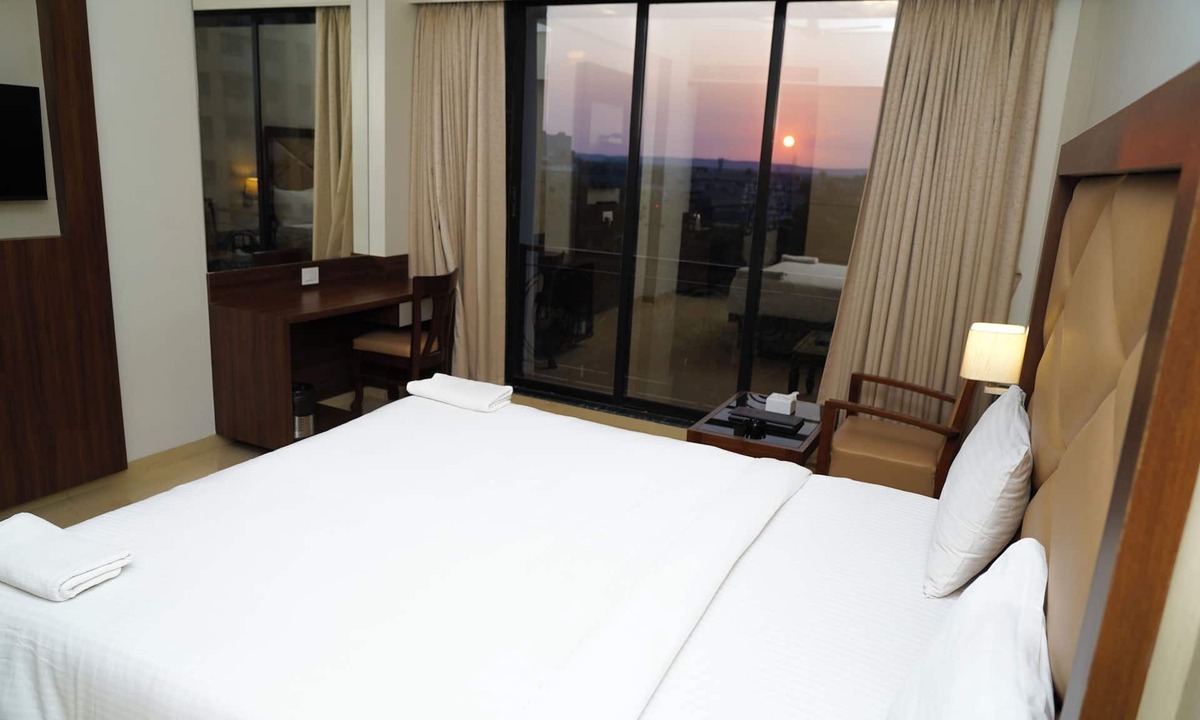 Mira Road East Hotel | Hotel Sunshine Inn