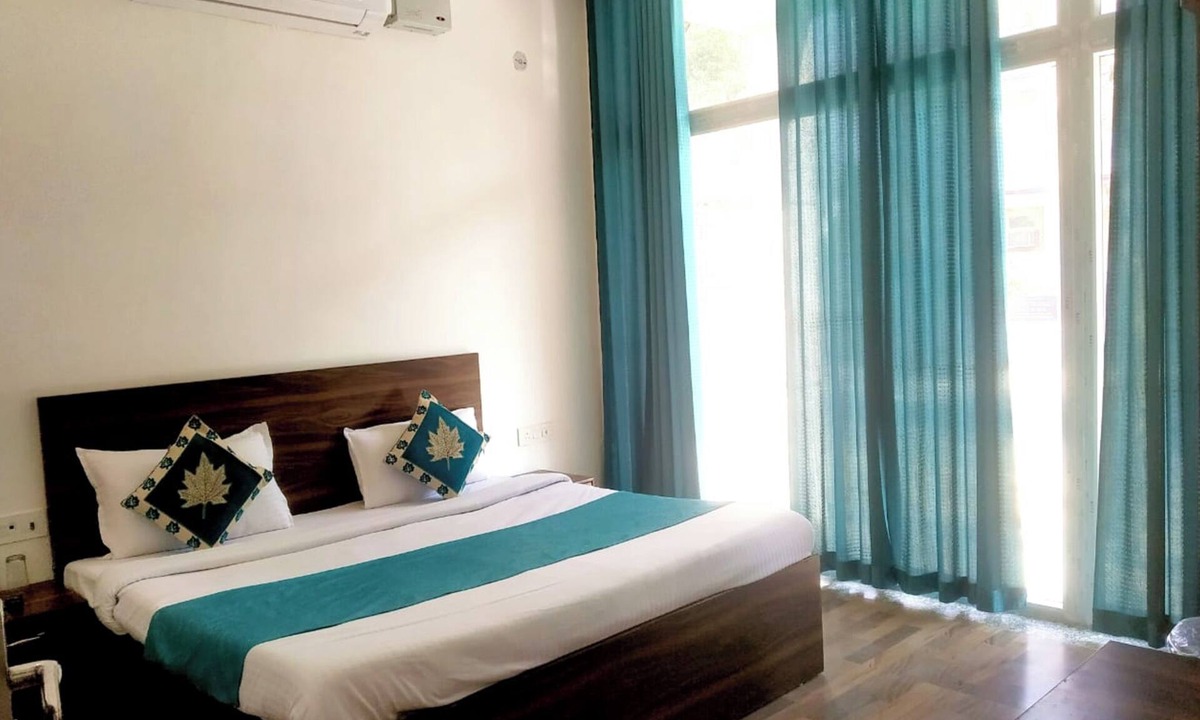 Vrindavan Hotel | Hotel The NV Grand Palace Vrindavan