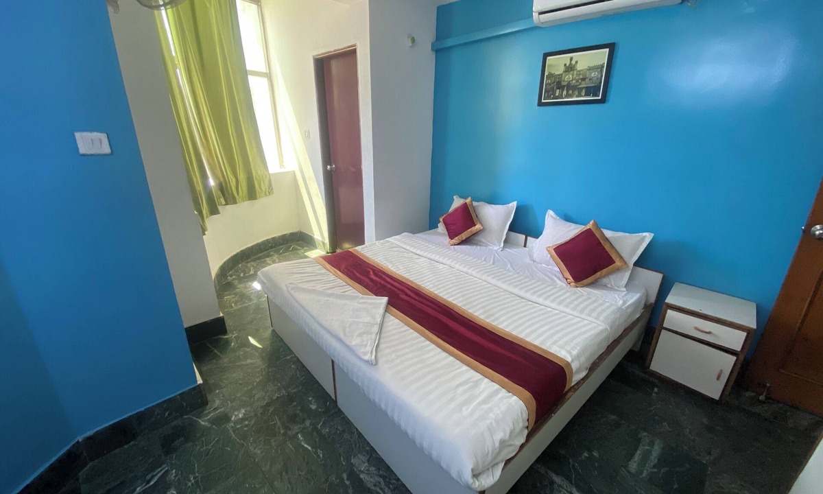 Kalasipalya Hotel | Hotel Townhall