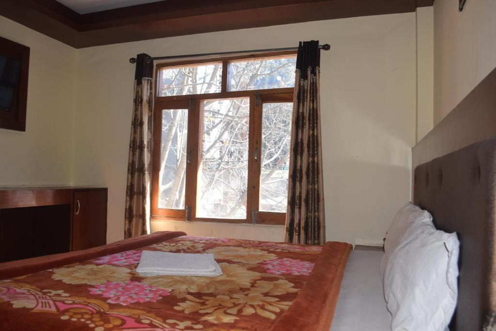 New Manali Hotel | Hotel Tridev Manali