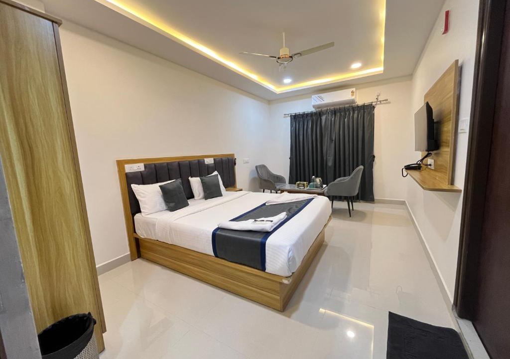 Kondapur Hotel | Hotel Vamshi Elite