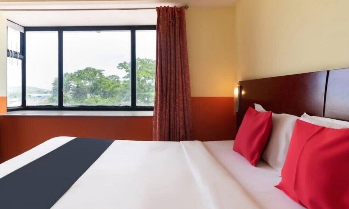 Maraimalai Nagar Hotel | Hotel Vassi Palaze