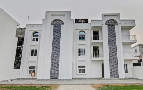 Indira Nagar Hotel | Hotel Yamuna Palace Near Gomti Riverfront Park