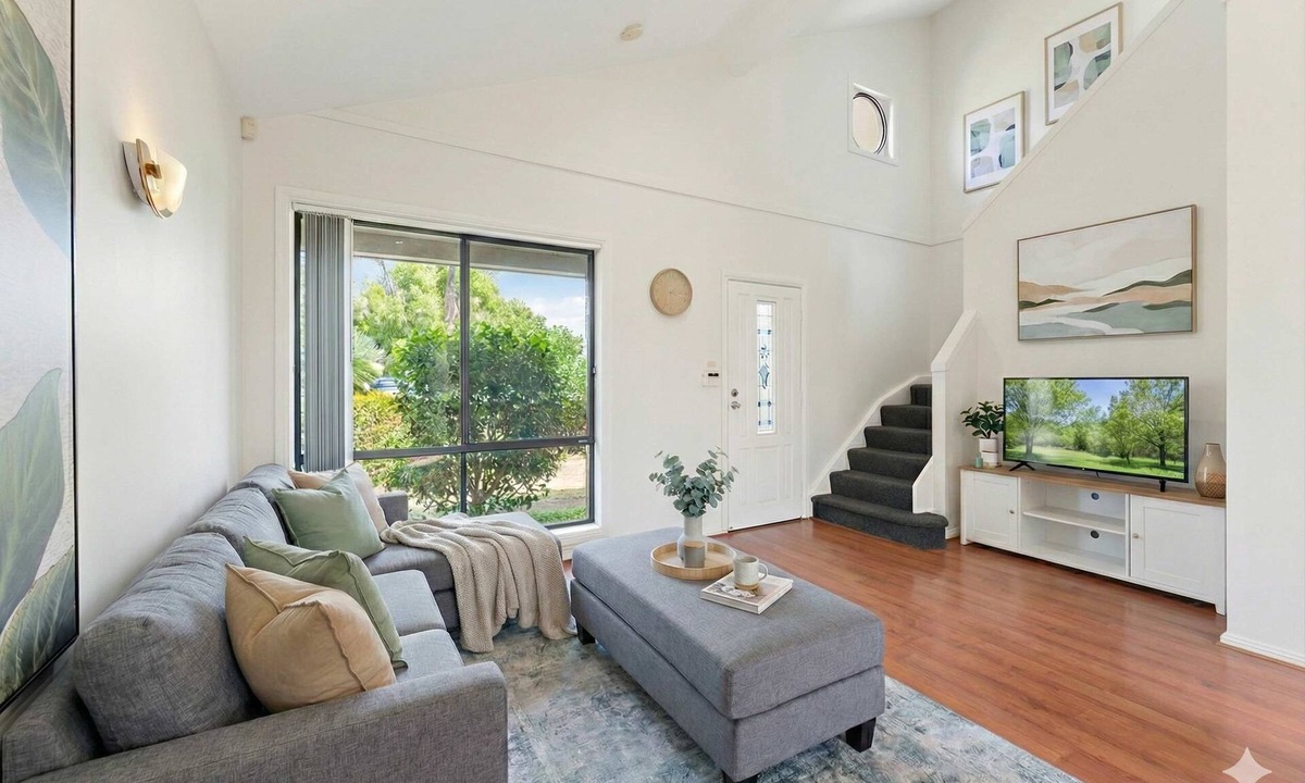 Ingleburn House | Ingleburn Standalone Townhouse, Walk to Train,