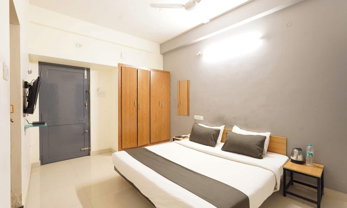 East Tambaram Hotel | Inn12 By Blessings Hospitality