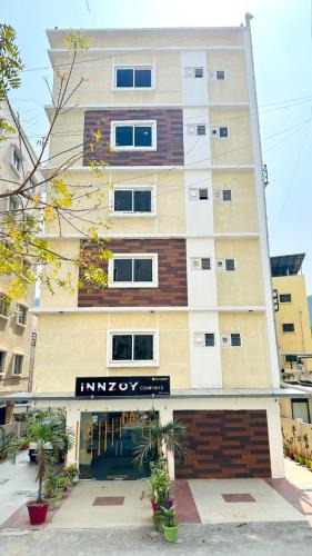 HITEC City Hotel | Innzoy Comforts - Hitech City Hyderabad
