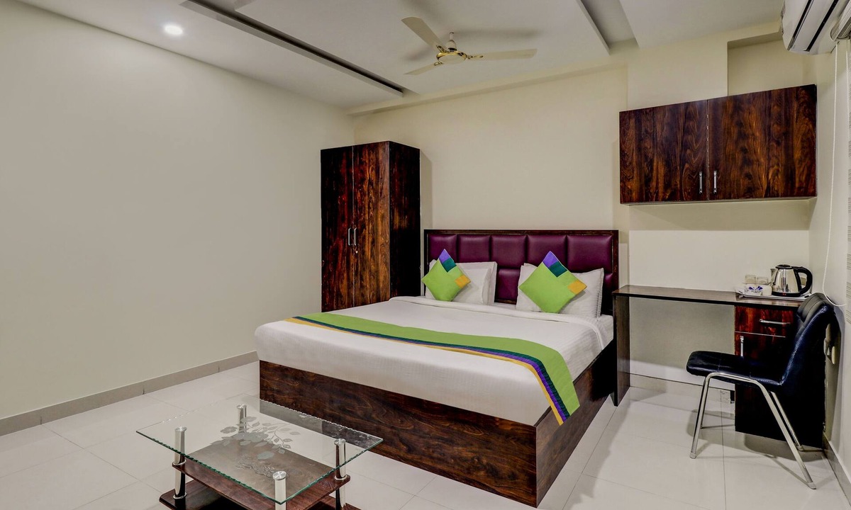 Sector 2 Hotel | Itsy Hotels Kozy Rooms