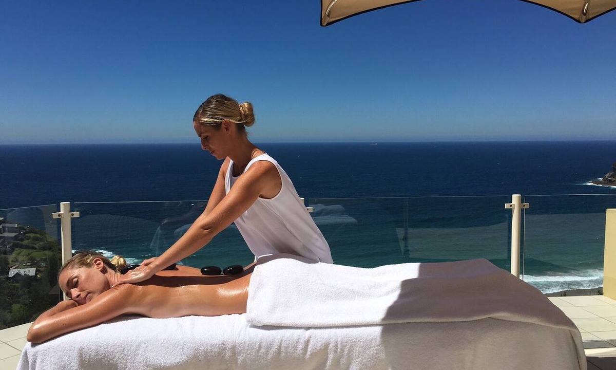 Palm Beach Hotel | Jonahs Restaurant & Accommodation, Whale Beach
