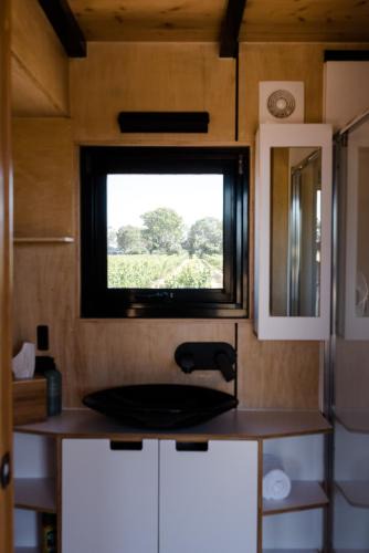 Rutherglen House | Jones Winery Tiny House on the Vineyard, Rutherglen - Off Grid