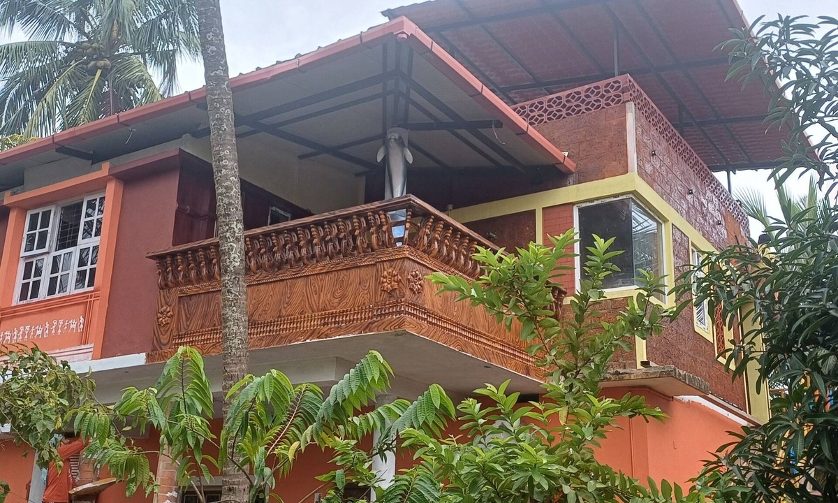 Malpe House | Just 50 steps Papanasini riverbank. To the right, Padukare Beach,
