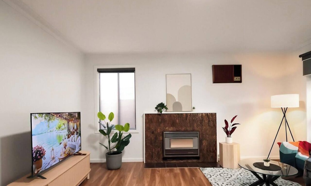 Broadmeadows House | KozyGuru | Broadmeadows | Cozy Home Near Airport