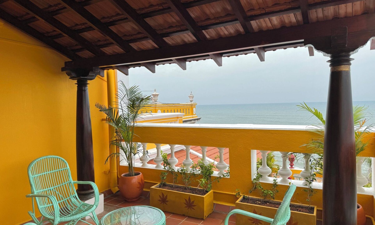 White Town Hotel | La Plage SeaView Suites