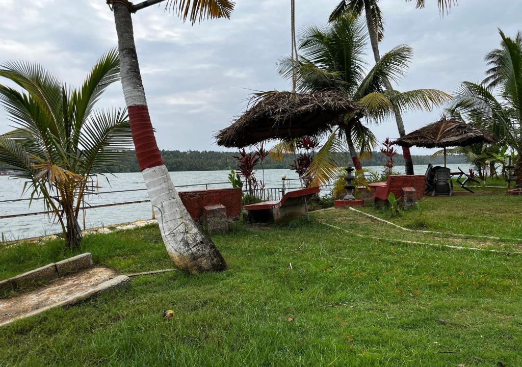 Chirayinkil House | Lake Homes
