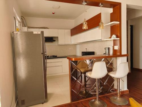 Agara Apartment | Lakeview 3BHK on 12th Floor for Family with Vehicle