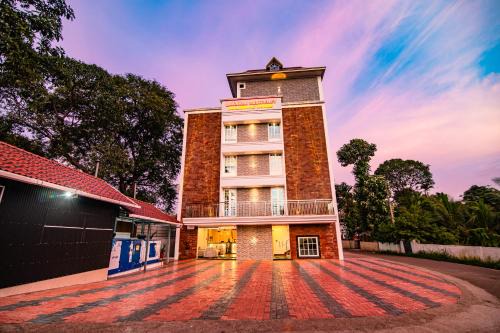 Chottanikkara Hotel | Lakshmi Residency Chottanikkara