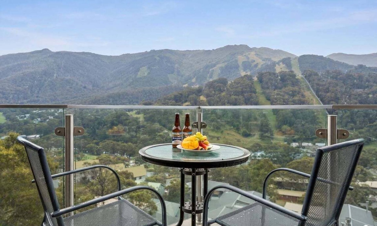Thredbo Apartment | Lantern 33 - Balcony
