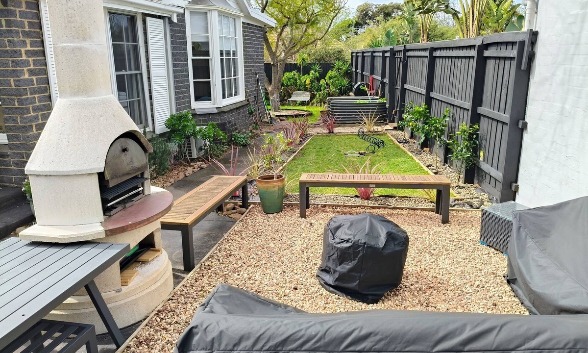 Beaumaris House | Large Bayside home. By the beach, shops, transport, golf, tennis and schools