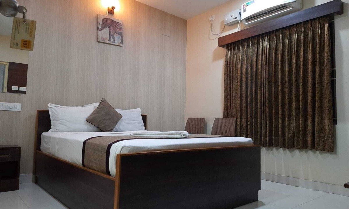 Salem Hotel | LIVGRAND HOTEL SRI DHEVI Salem