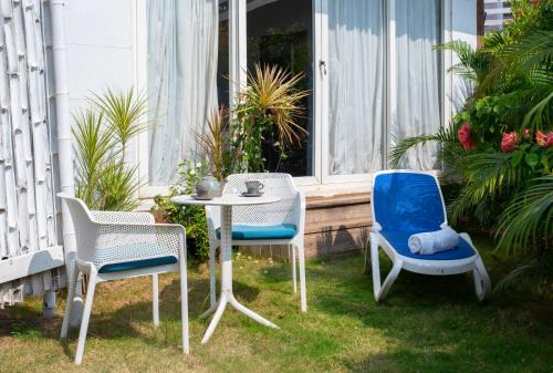 Morjim Hotel | Living Room Beach Resort