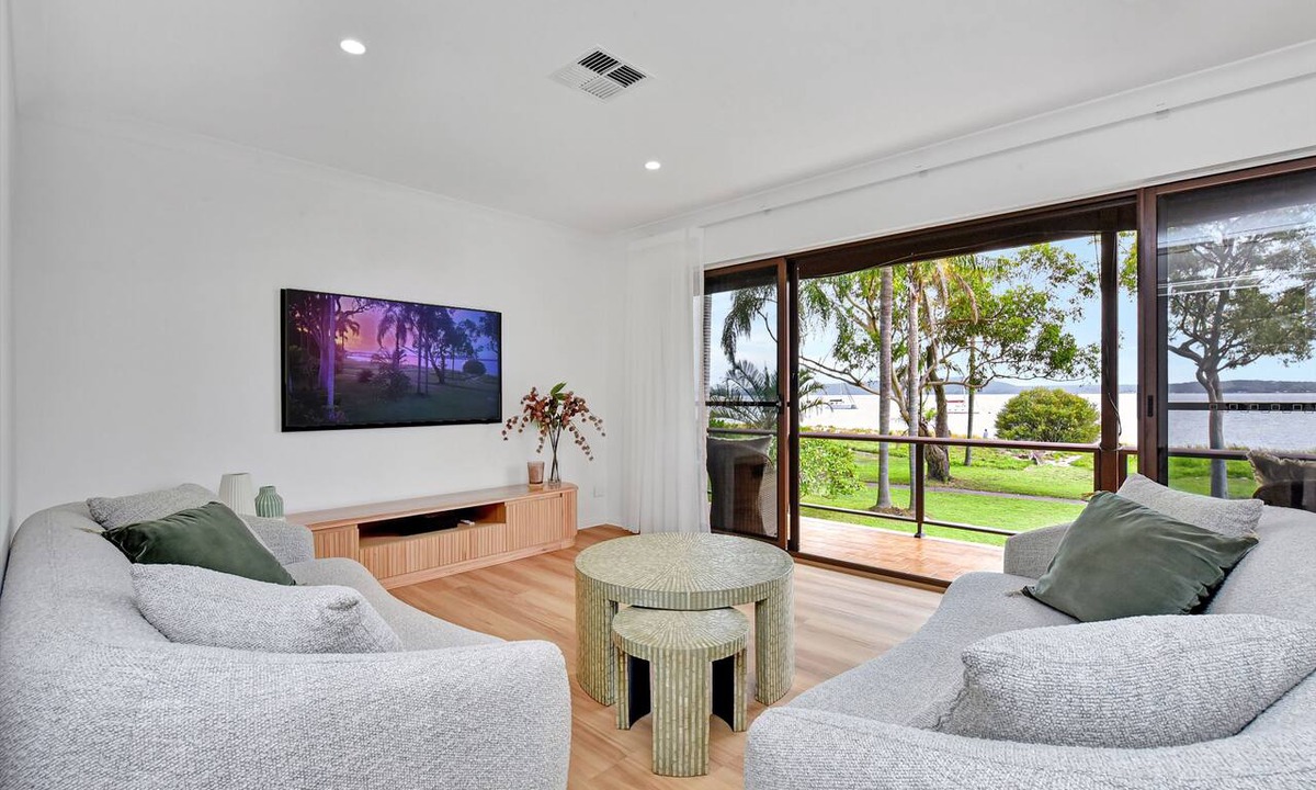 Corlette House | Luna at Corlette Beach House with views