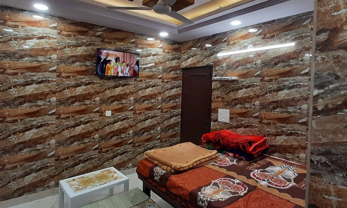Lajpat Nagar Bed & Breakfast | Luxury Flat in Foreigner Areof Lajpat Nagar With Fully Equipped Kitch