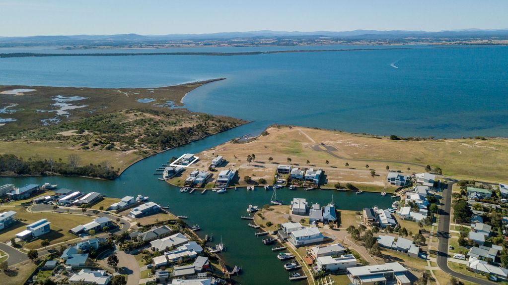 Paynesville Villa | Magnificent luxury waterfront holiday home on the Paynesville canals