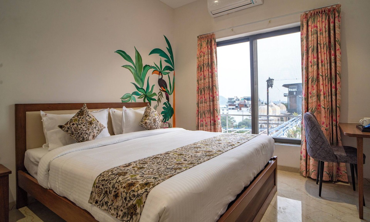 Mali Colony Hotel | MAYA'S MANOR - A Lake View Hotel