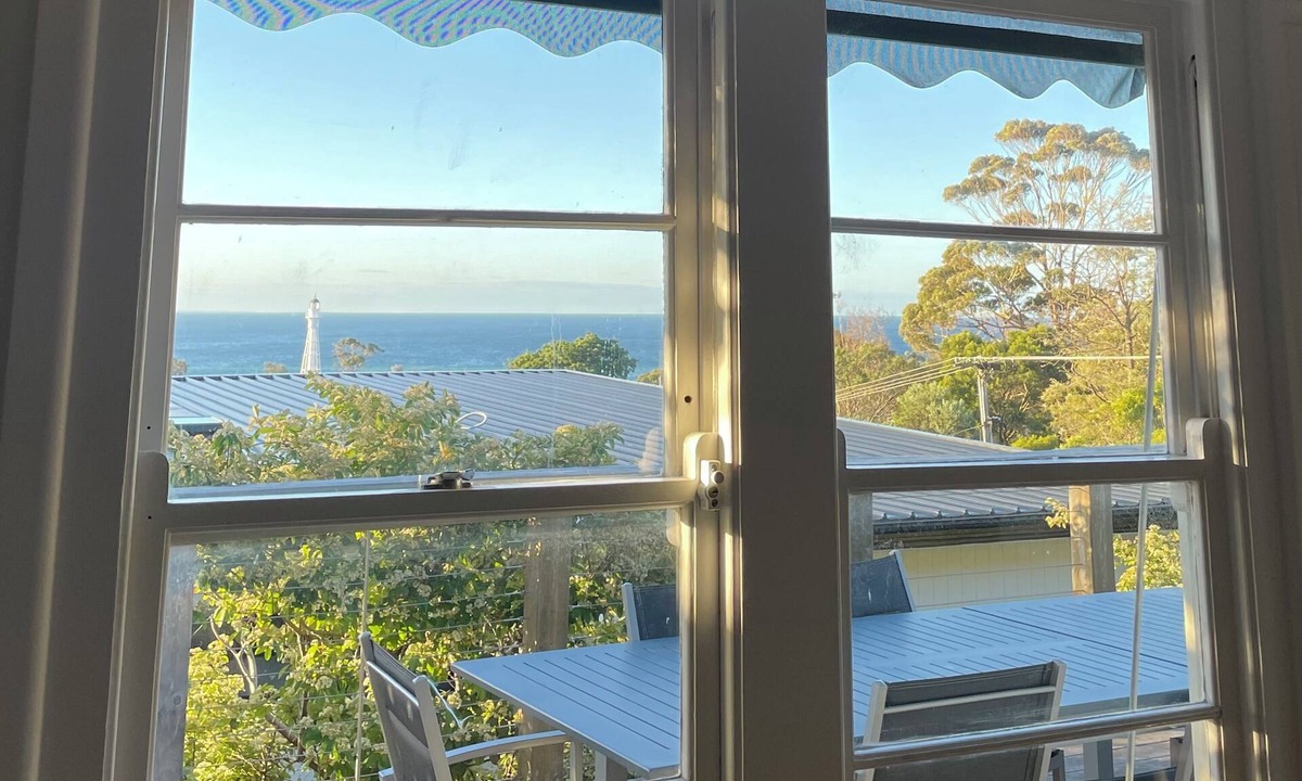 McCrae House | McCrae, the perfect stay. Short walk to beach plus beautiful bay views