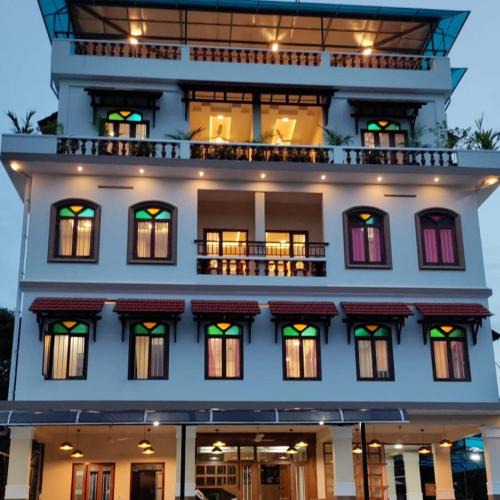 Aluva Hotel | Meghdoot river resort