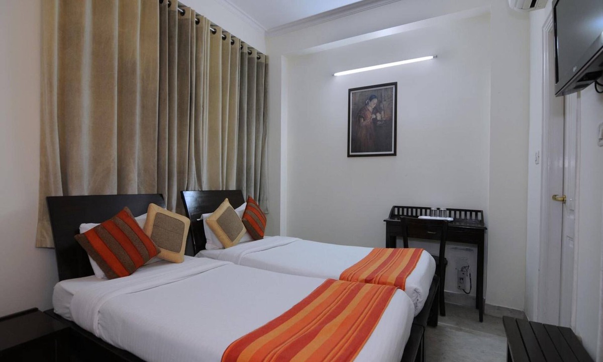 Dwarka Bed & Breakfast | Mehra Residency at the Airport