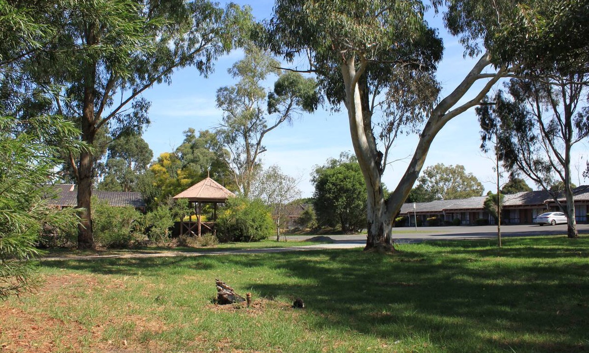 Beaconsfield Hotel | Melaleuca Lodge