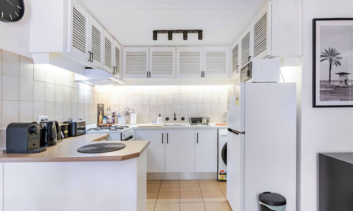 Plympton Apartment | Modern Apartment with Free Parking | Wi-Fi | Netflix | 5km to CBD & Glenelg