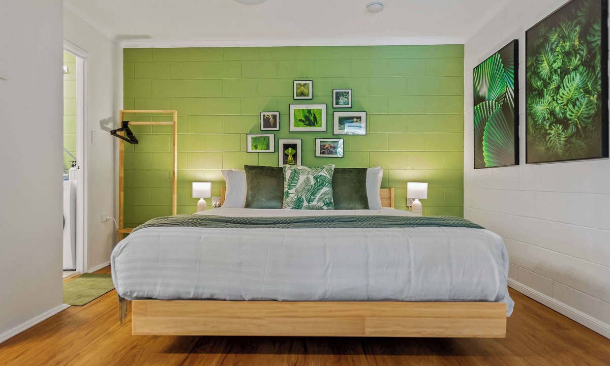 Edge Hill Apartment | Modern Edge Hill Studio w/Free Parking & Balcony