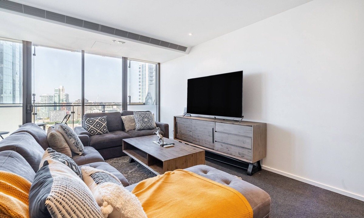 Southbank Apartment | MSA Epic: 3-bed 2-bath with Pool, Gym, Tennis, Carpark near Crown & Eureka