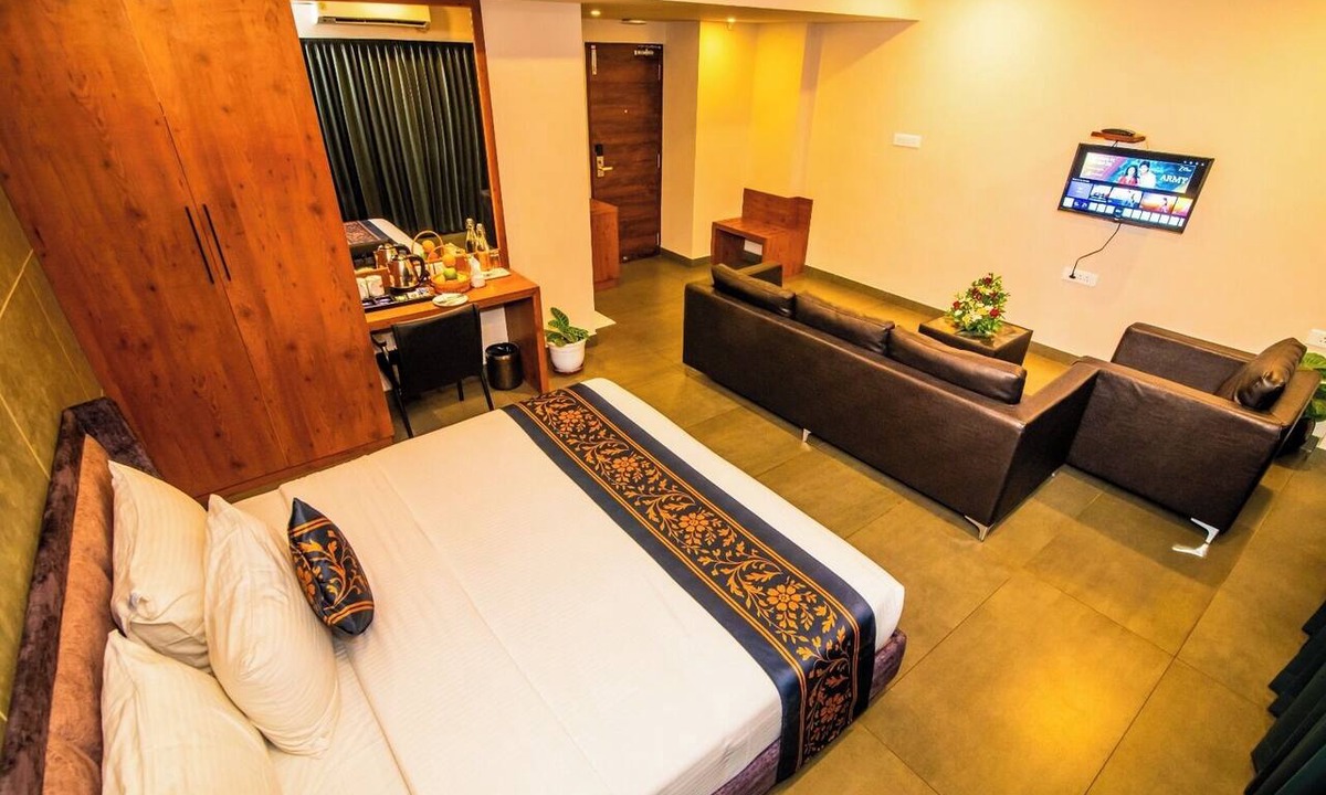 Kozhikode Hotel | Neelagiri Heritage Hotel - Near Calicut Railway Station