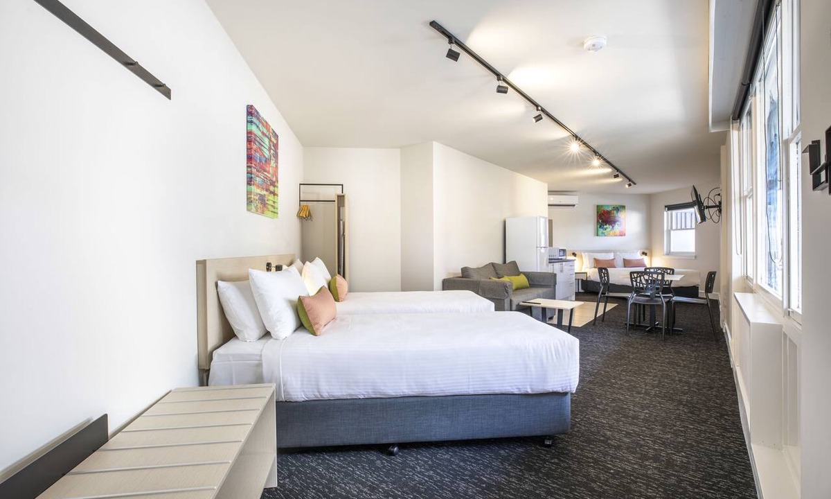 Sunshine West Hotel | Nightcap at Glengala Hotel