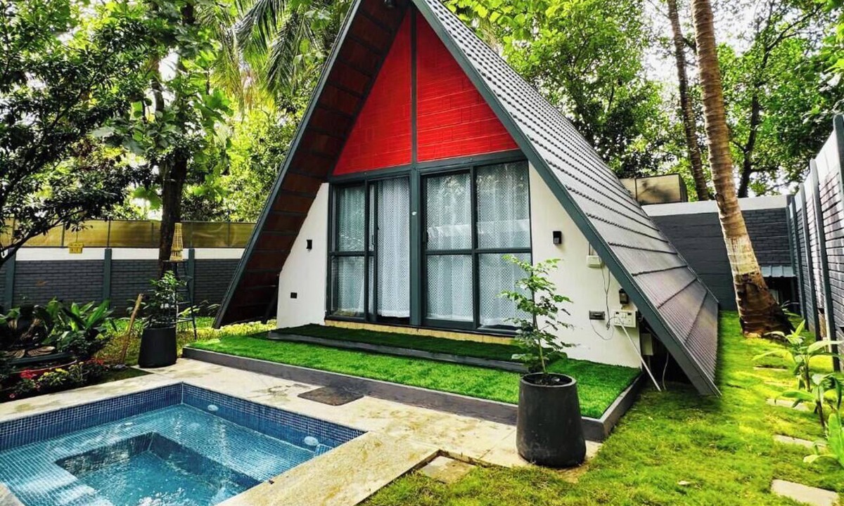Ramanagara Ski Chalet | Oh - Bali Villa by Travent Mug