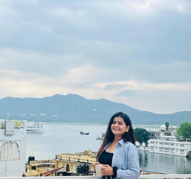 Lake Swaroop Sagar Hostel | Old Skool Udaipur - 20 Meter From Lake