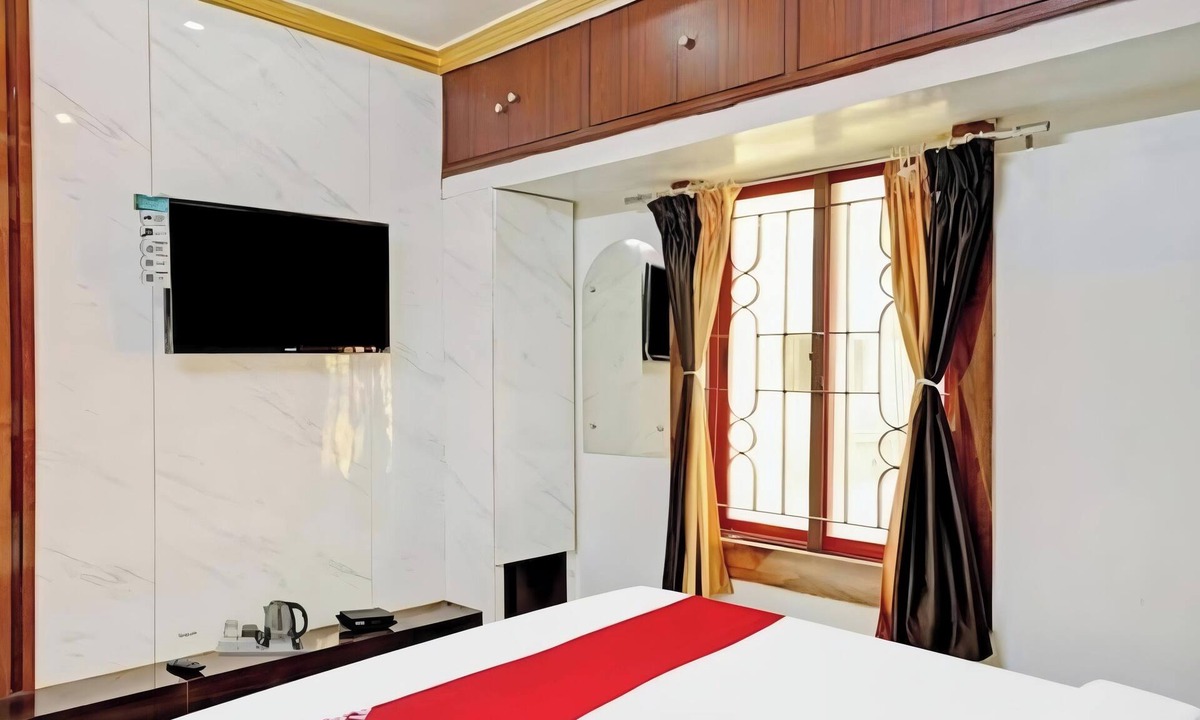 Kolkata House | Om Shanti Guest House - Near Ruby General Hospital and Science City