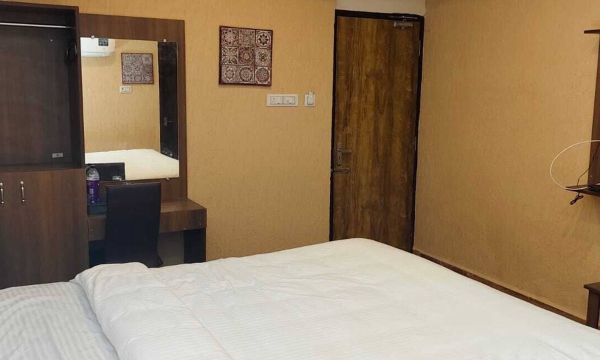 Kelambakkam Hotel | OMR GRAND INN