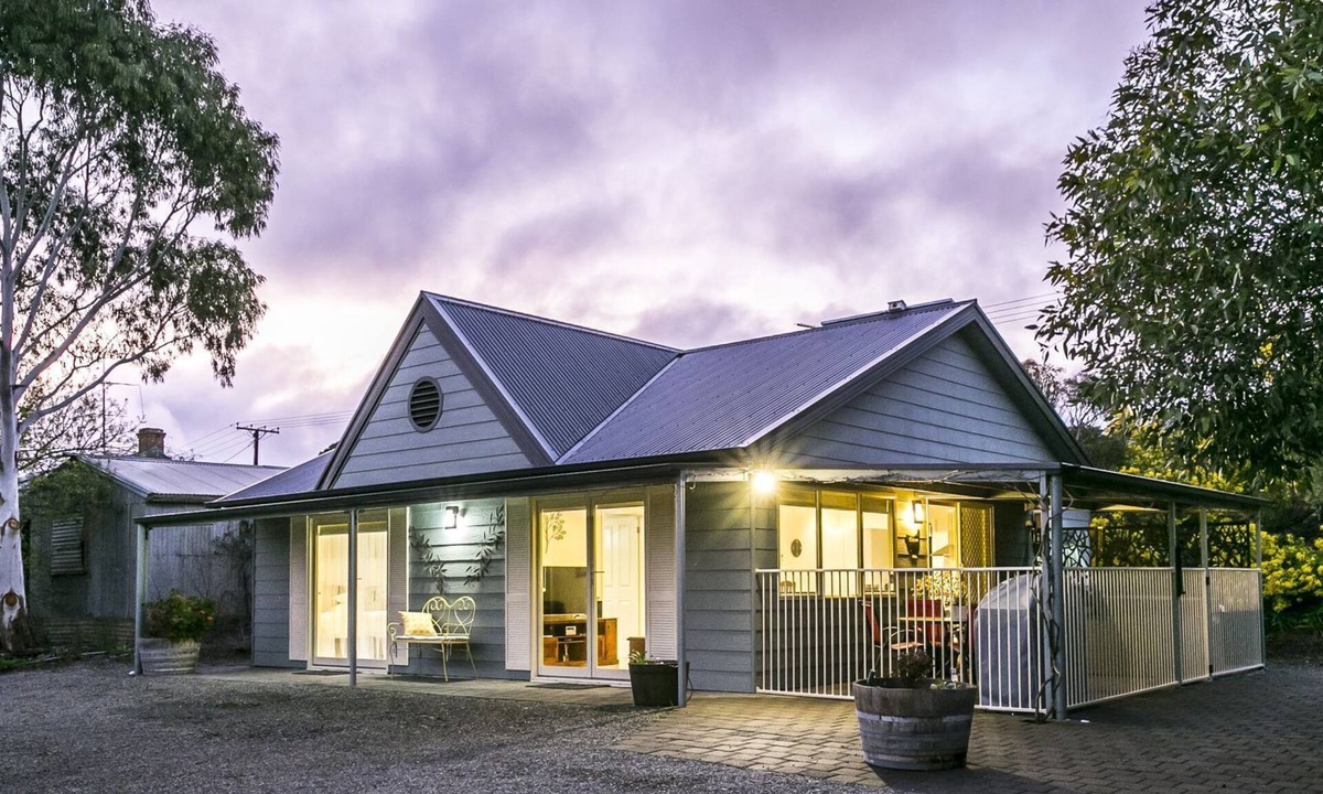 Upper Wakefield Cottage | One Tree Accommodation: The Retreat