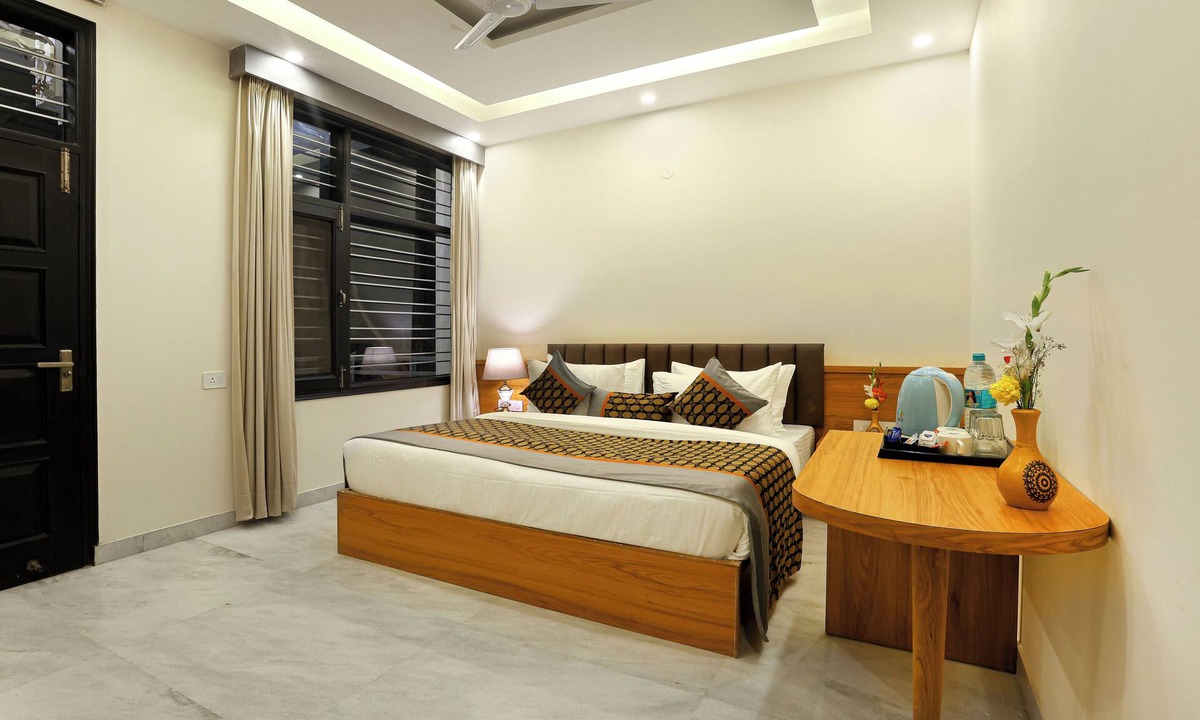 Udyog Vihar Hotel | OPO Essential Sec 21