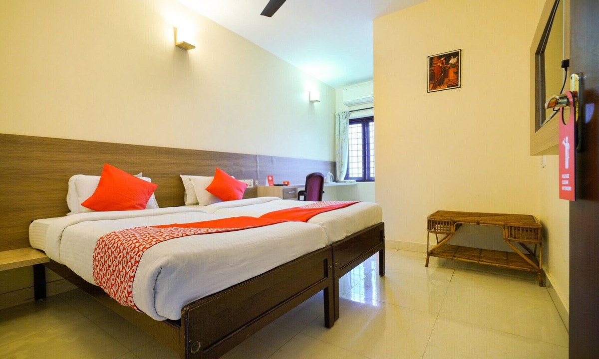 Shenoys Hotel | OYO 3633 Nanda Inn