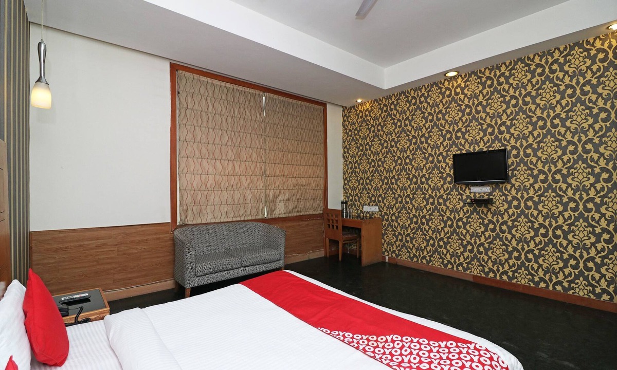 Indirapuram Hotel | OYO 421 One Hotel