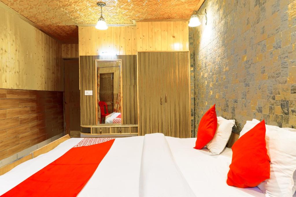 Srinagar Hotel | OYO 71293 Hotel Vikram