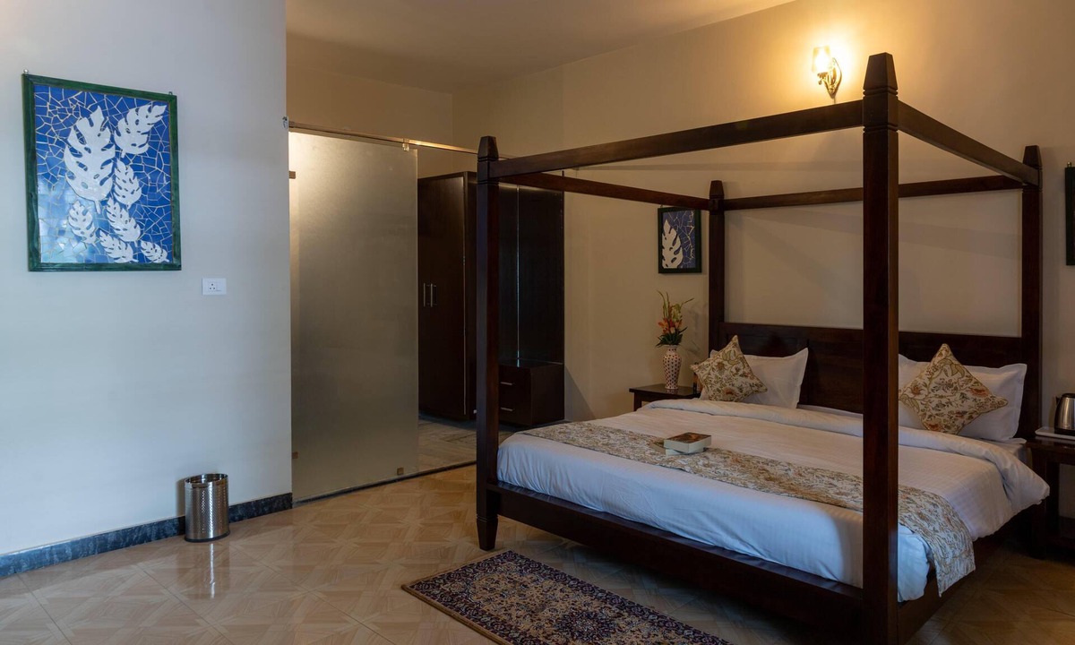 Jaipur District House | Paintaura Homestay Jaipur - 3 Queen Rooms, Garden & Kitchen