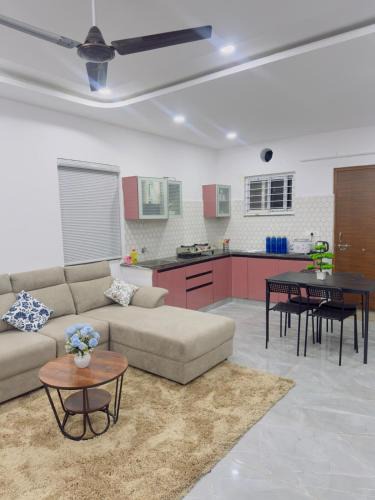 Kondapur Apartment | Palapitta PP Suvarna Nilayam 2BHK Apartment by Charter Stays