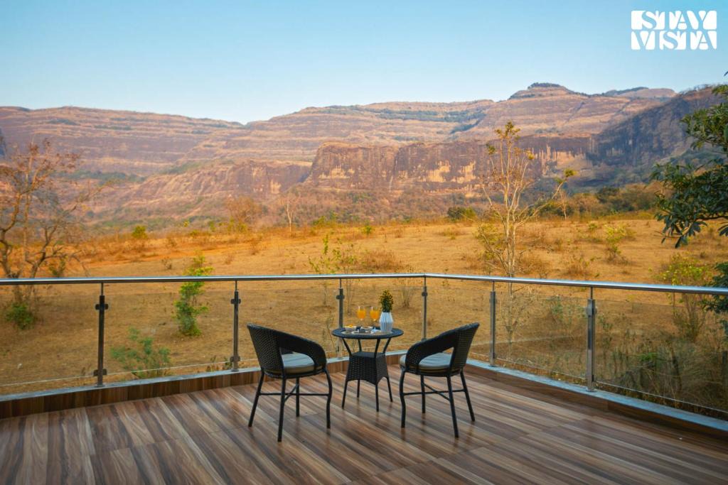 Karjat Villa | Palazzo in the Mountain by VEO, StayVista - 5BHK Mountain-View Villa with Jacuzzi